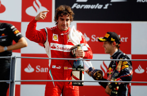 Fernando Alonso dedica su podio a la afición italiana