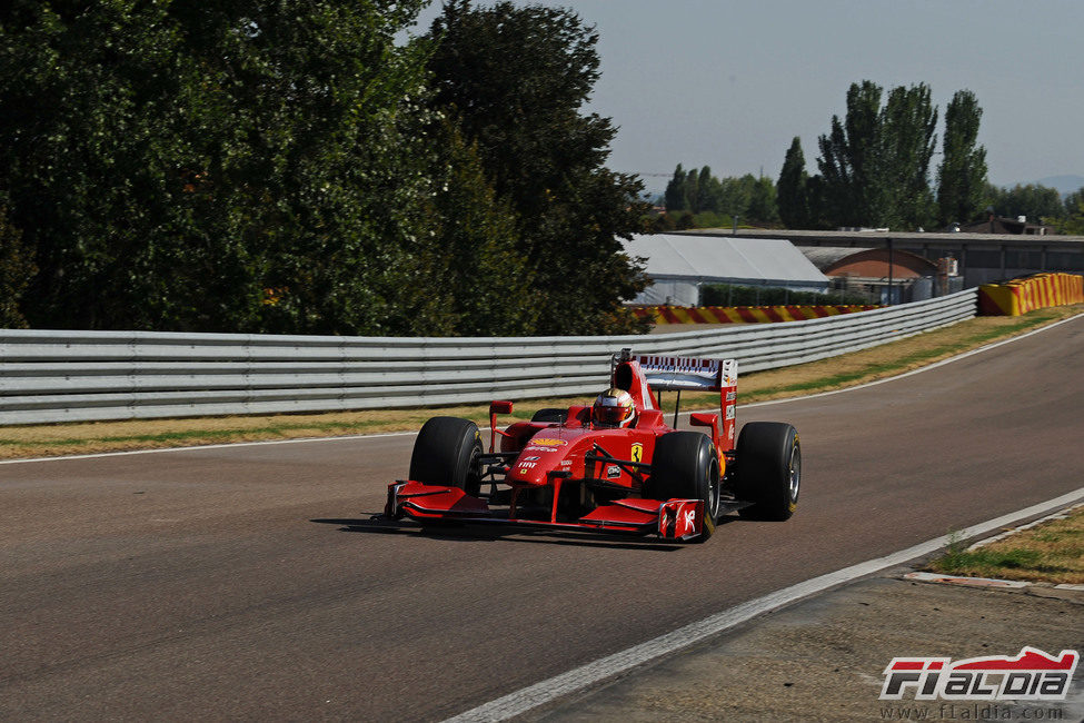 Jules Bianchi rueda en Fiorano con el F60