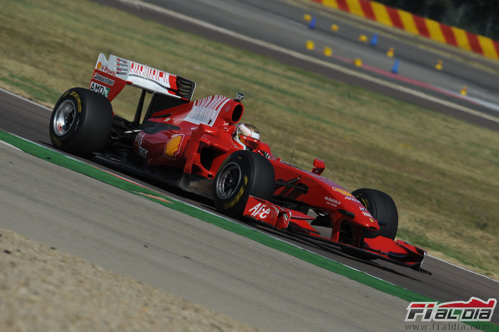 El Ferrari F60 rueda en Fiorano con Bianchi al volante