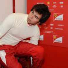 Sergio Pérez vestido de rojo Ferrari