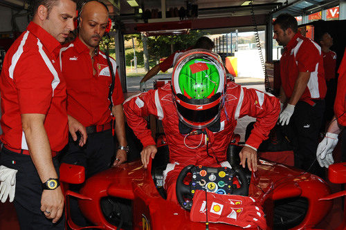 Sergio Pérez se sube al Ferrari F60