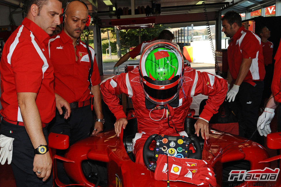 Sergio Pérez se sube al Ferrari F60