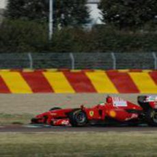 Pérez rueda con el Ferrari F60 en Fiorano