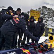 El equipo Red Bull se felicita por llegar a lo más alto de Khardung-La, India