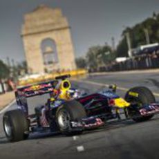 Daniel Ricciardo con el RB5 en Nueva Delhi