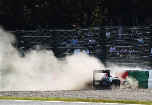 Accidente de Sebastian Vettel en los entrenamientos del GP de Japón 2011