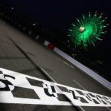 Imagen nocturna de la noria del circuito de Suzuka