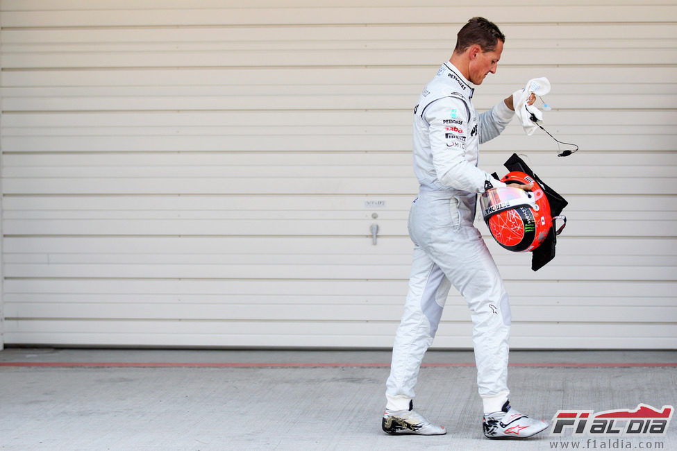 Michael Schumacher tras la sesión de clasificación del GP de Japón 2011