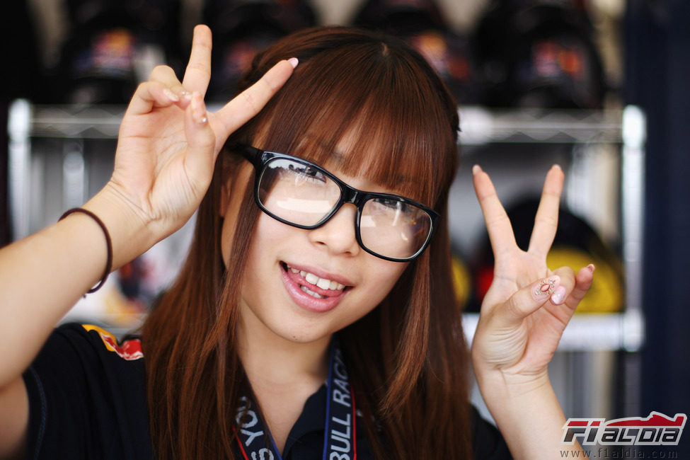Una de las chicas de Red Bull en el GP de Japón 2011