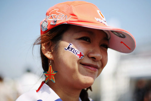 Una aficionada japonesa fan de Jenson Button