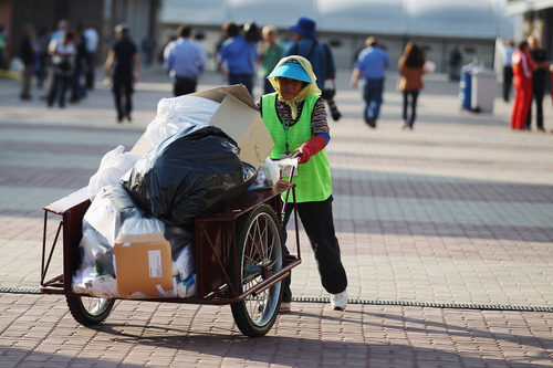 Recogiendo la basura del circuito de Corea