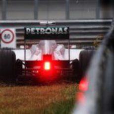 Michael Schumacher se sale de pista en los entrenamientos del GP de Corea 2011