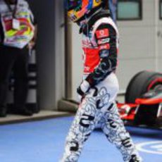 Lewis Hamilton no se muestra demasiado contento con su 'pole' en el GP de Corea 2011