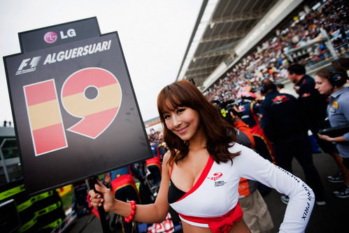 La 'pitbabe' de Jaime Alguersuari en el GP de Corea 2011