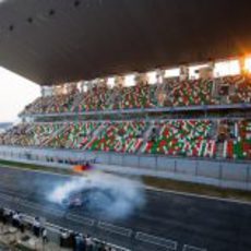 Neel Jani quema rueda en la recta principal del circuito de India
