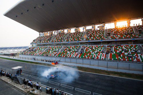 Neel Jani quema rueda en la recta principal del circuito de India