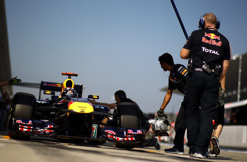 El equipo Red Bull ensaya una parada de boxes de Vettel