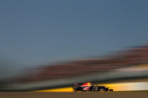 Sebastian Vettel en pista, buscando el bicampeonato