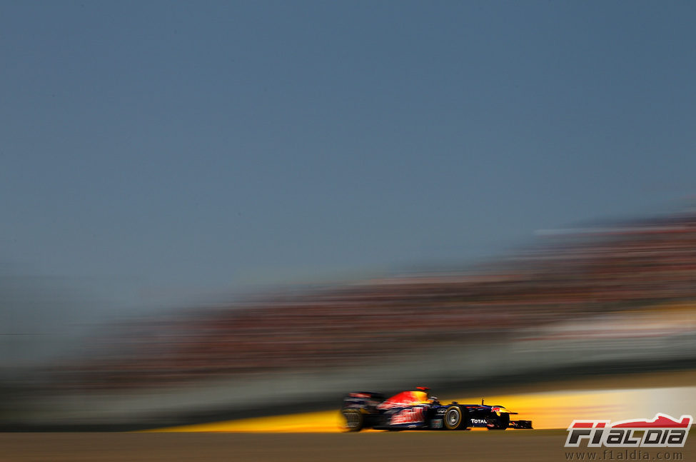 Sebastian Vettel en pista, buscando el bicampeonato