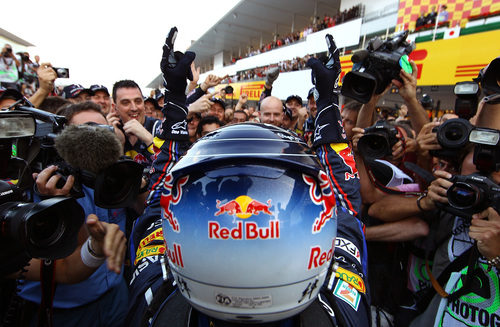Sebastian Vettel y su equipo celebran el segundo título del alemán