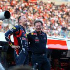 Christian Horner muy feliz por el título de Vettel