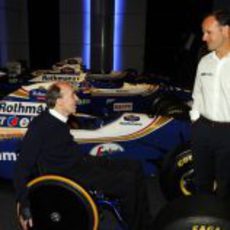 Frank Williams y Rubens Barrichello junto a los Williams-Renault