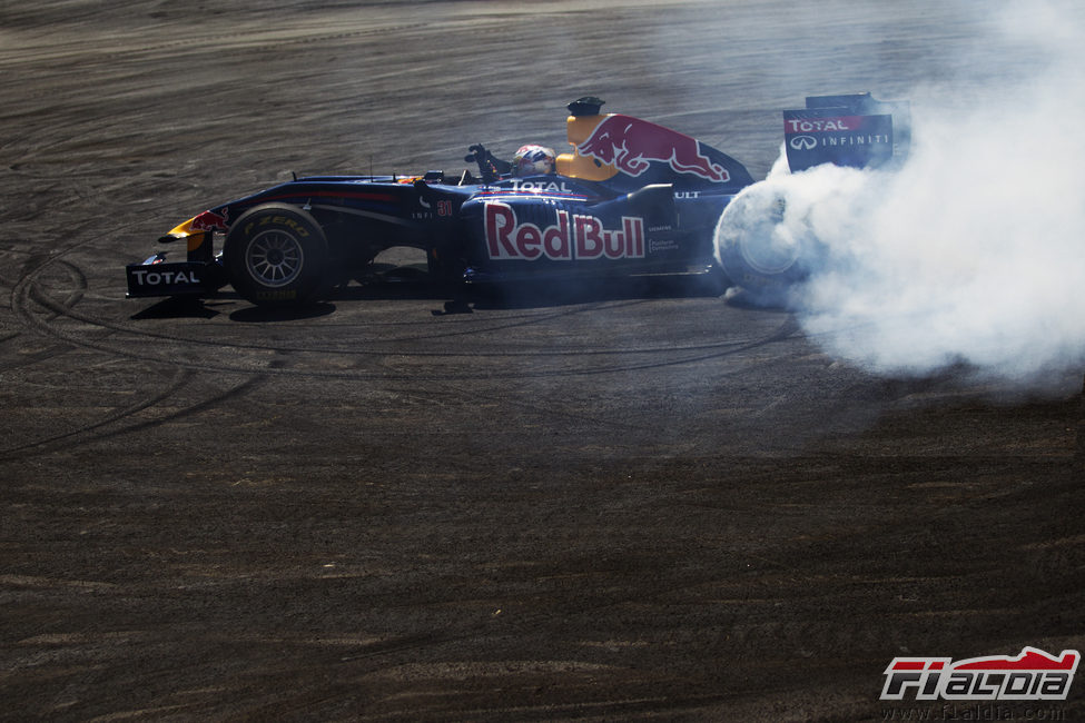 Sébastien Buemi quema rueda con el Red Bull en Sochi