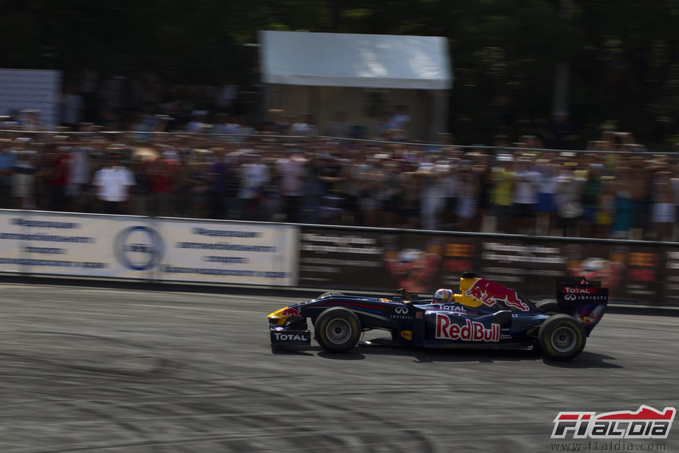 La afición rusa vio rodar a Buemi en Sochi