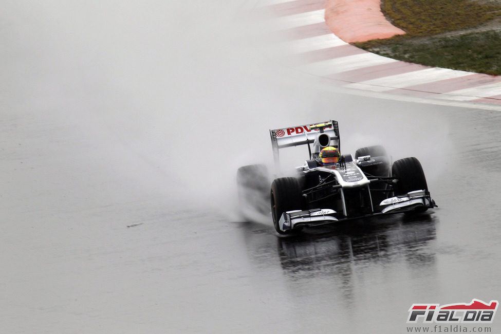 Pastor Maldonado en los libres del GP de Corea 2011