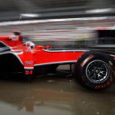 Timo Glock sale de boxes en Corea