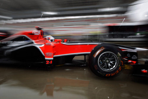 Timo Glock sale de boxes en Corea