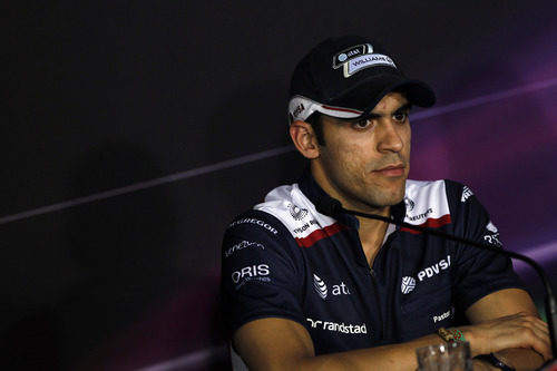 Pastor Maldonado en la primera rueda de prensa de Corea