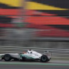 Michael Schumacher rueda por el circuito de Yeongam
