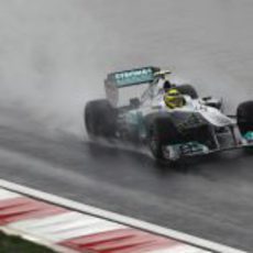 El Mercedes de Rosberg sobre el agua de Corea