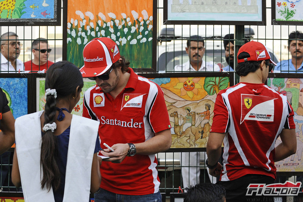 Alonso y Massa en un acto el jueves en el circuito de Buddh