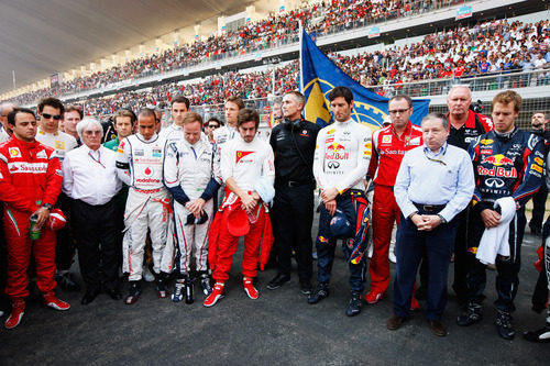 Minuto de silencio por las muertes de Marco Simoncelli y Dan Wheldon en el GP de India 2011