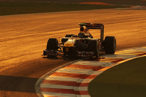 Mark Webber busca llegar al podio en el GP de India 2011