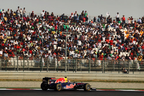 Webber pasa ante del público de India