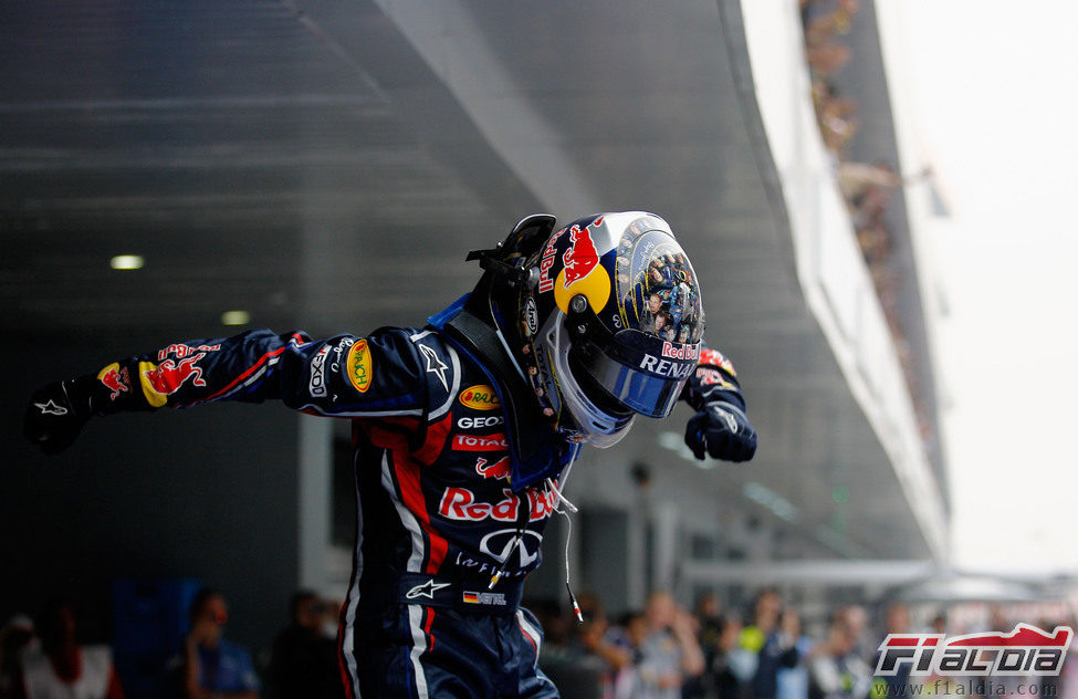 Vettel celebra su 11ª victoria de 2011 en India