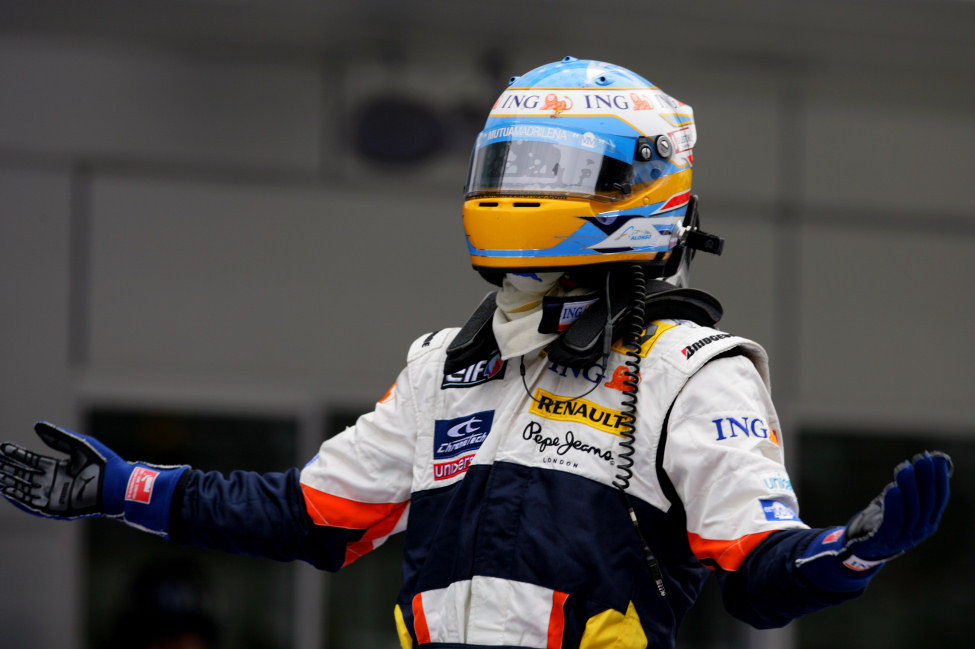 Alonso celebra su victoria