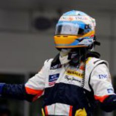 Alonso celebra su victoria