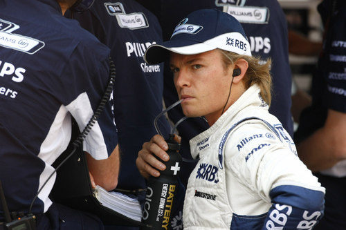 Rosberg junto al muro de Williams