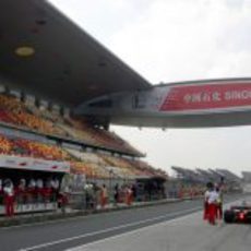 El equipo Toyota en el pit lane