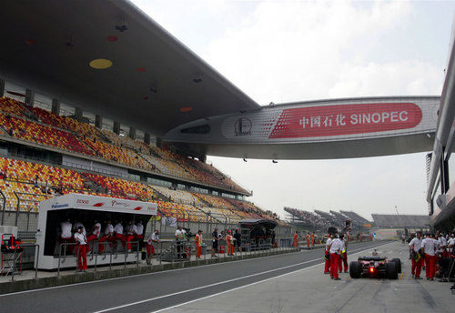 El equipo Toyota en el pit lane