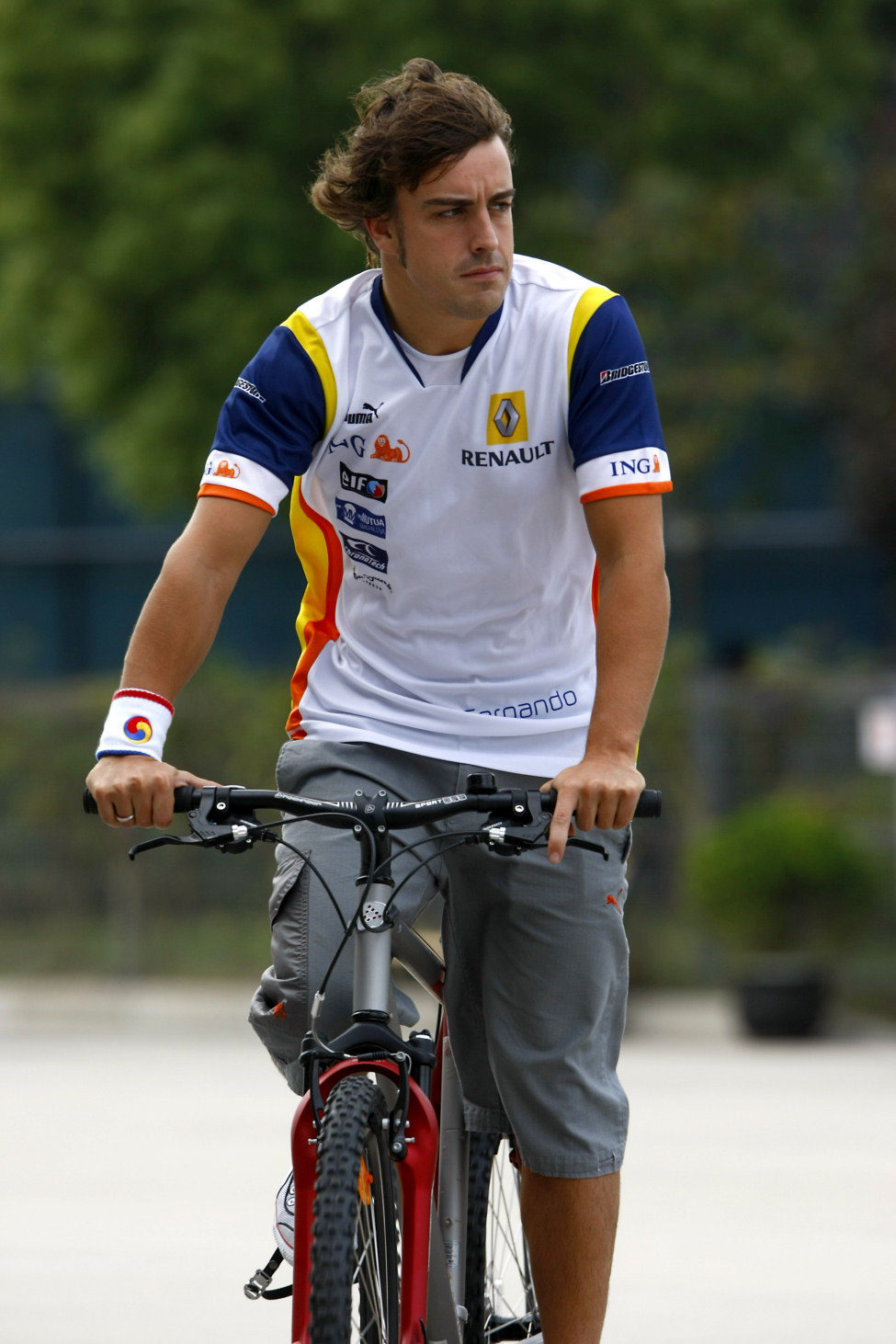 Alonso en bicicleta