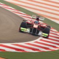 Fernando Alonso prueba nuevas piezas de su Ferrari en India