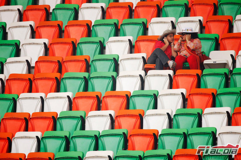 Gradas tricolor en el circuito internacional de Buddh