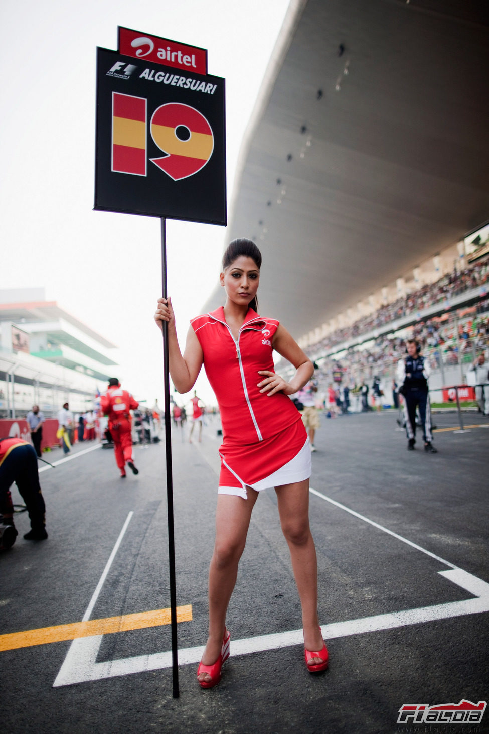 La 'pitbabe' de Jaime Alguersuari en el GP de India 2011