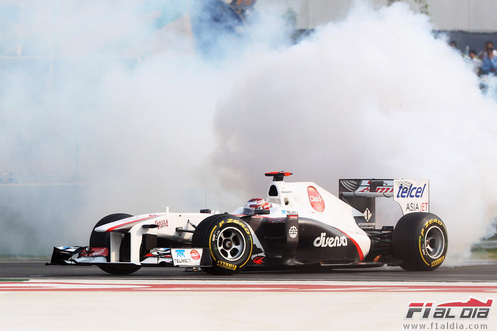 Kamui Kobayashi rompió el radiador en el GP de India 2011