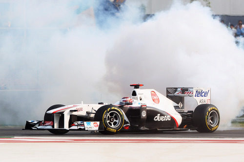 Kamui Kobayashi rompió el radiador en el GP de India 2011
